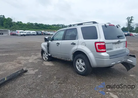 2009 Ford Escape Xlt z USA, uszkodzony, nr VIN 1FMCU93G59KA82206